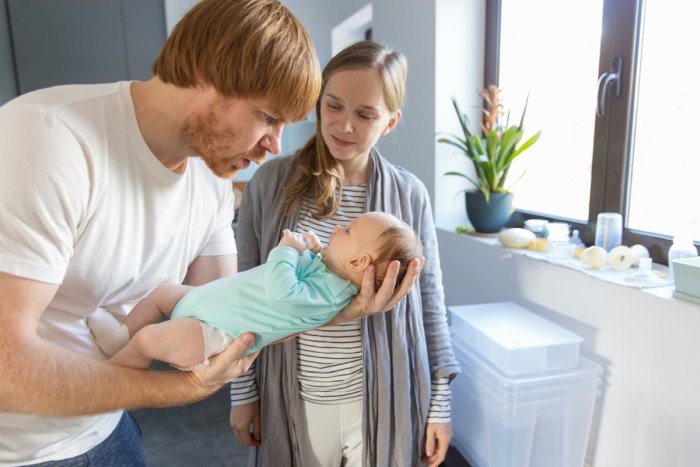 Jak stworzyć bezpieczną strefę kąpieli dla noworodka w małej łazience