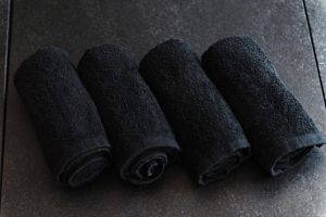 Jak usuwać plamy z czarnych ręczników bez ryzyka odbarwień?